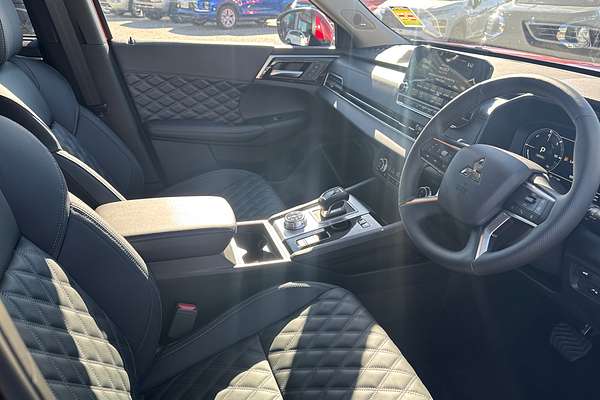 2025 Mitsubishi Outlander PHEV Exceed ZM