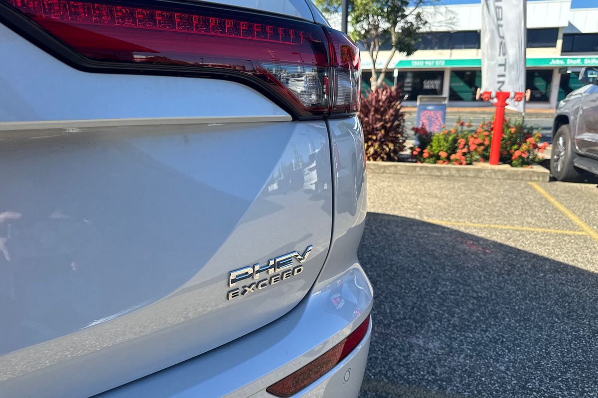 2024 Mitsubishi Outlander PHEV Exceed Tourer ZM