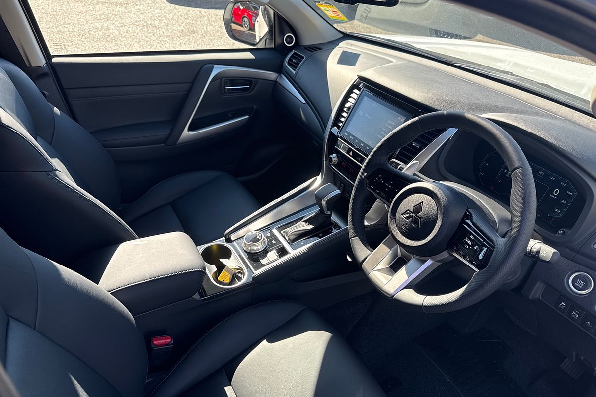 2024 Mitsubishi Pajero