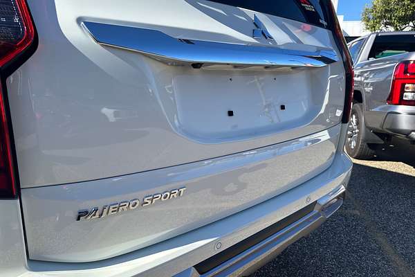 2024 Mitsubishi Pajero