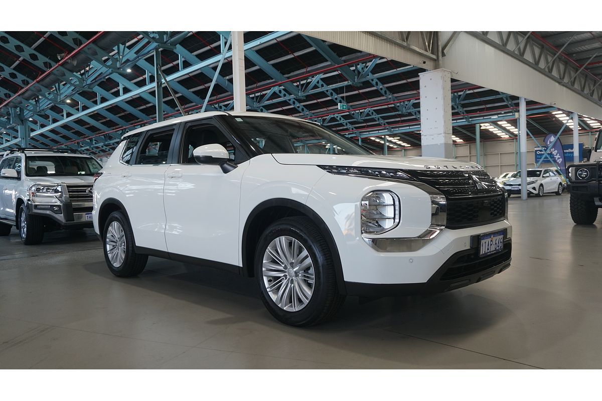 2023 Mitsubishi Outlander ES ZM