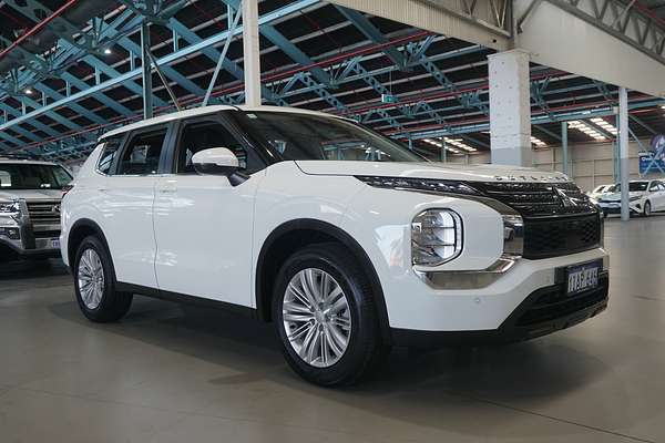 2023 Mitsubishi Outlander ES ZM