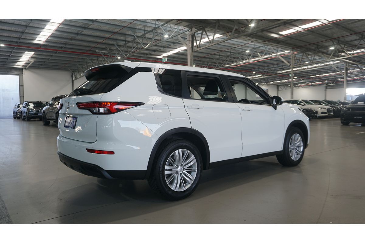 2023 Mitsubishi Outlander ES ZM