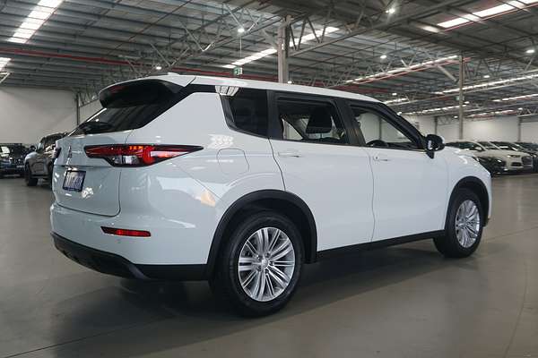 2023 Mitsubishi Outlander ES ZM