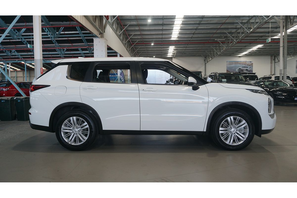 2023 Mitsubishi Outlander ES ZM