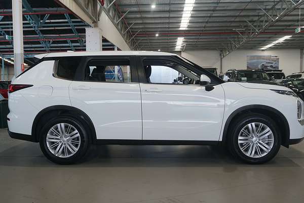 2023 Mitsubishi Outlander ES ZM