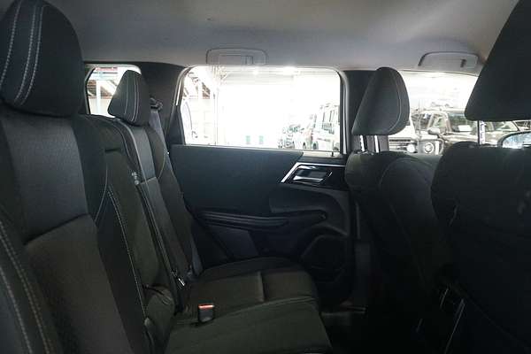 2023 Mitsubishi Outlander ES ZM
