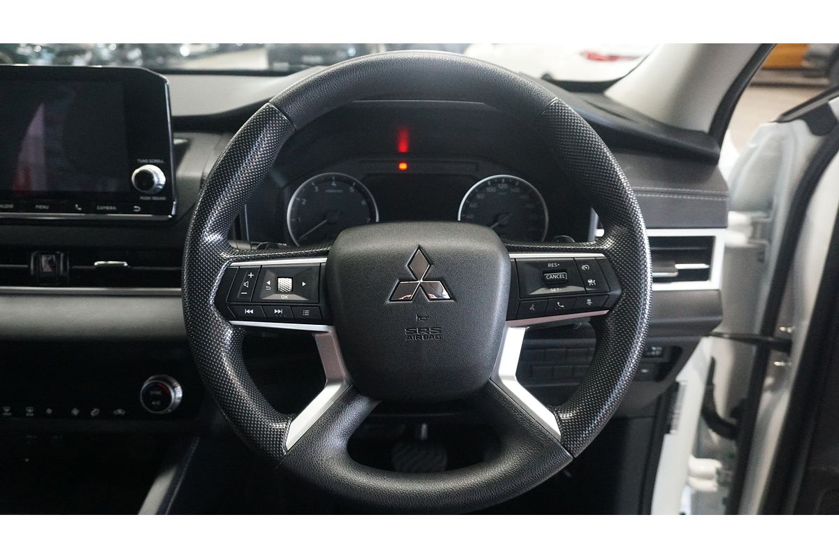 2023 Mitsubishi Outlander ES ZM