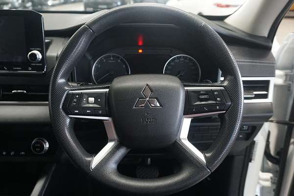 2023 Mitsubishi Outlander ES ZM