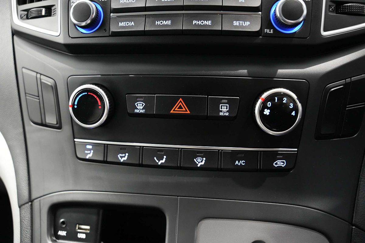 2019 Hyundai iLoad  TQ4