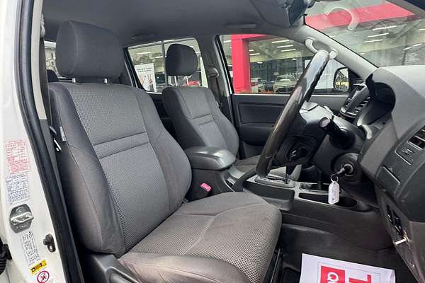 2013 Toyota Hilux SR KUN26R 4X4