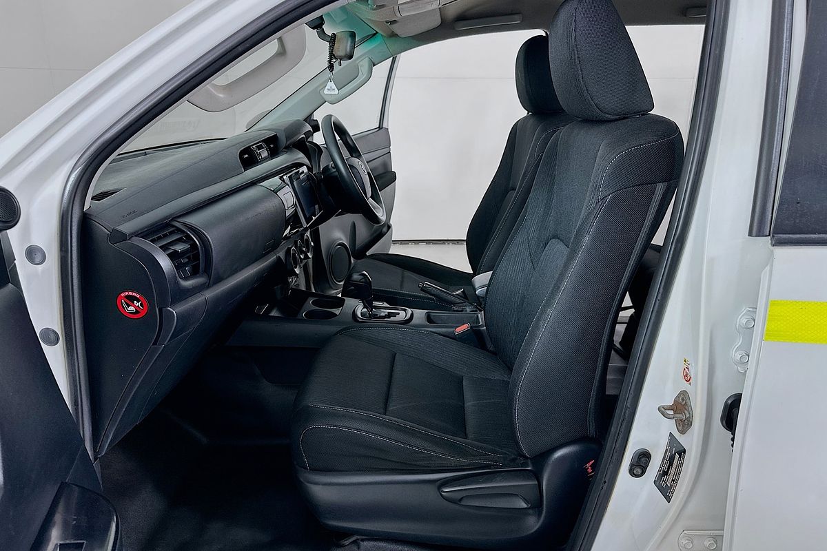 2019 Toyota HILUX SR (4x4) GUN126R MY19 4X4