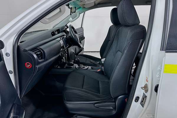 2019 Toyota HILUX SR (4x4) GUN126R MY19 4X4