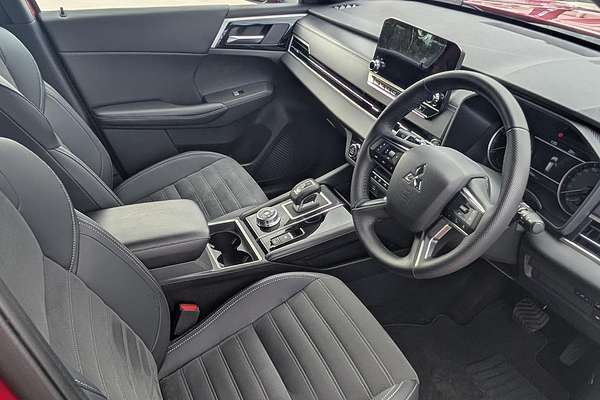 2024 Mitsubishi Outlander Black Edition ZM