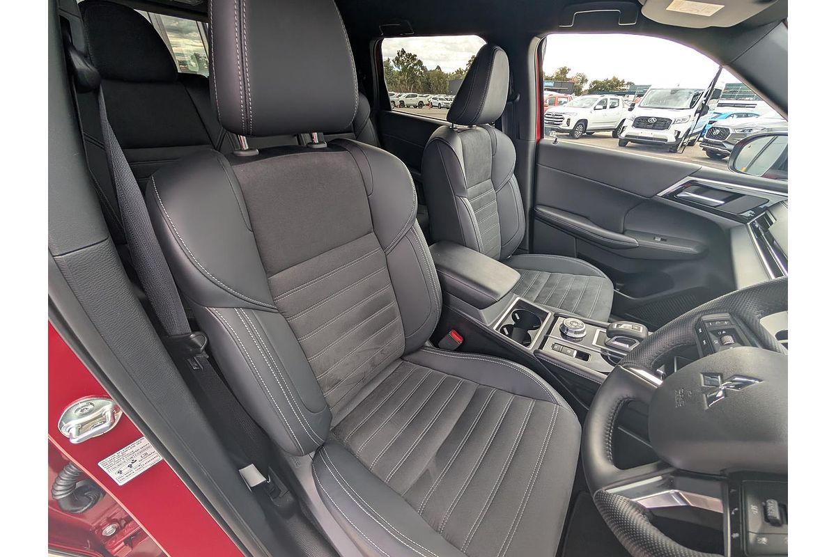 2024 Mitsubishi Outlander Black Edition ZM