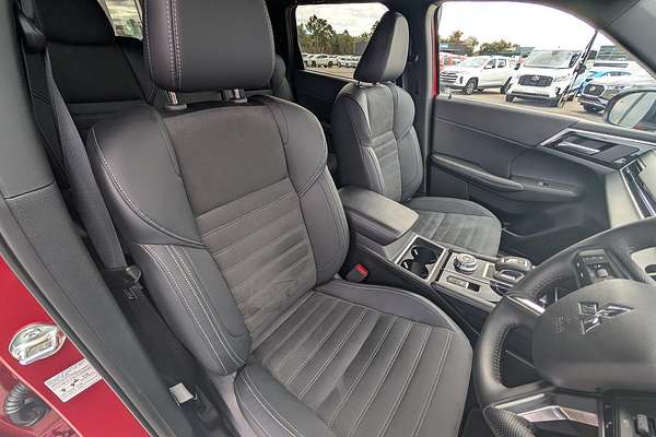 2024 Mitsubishi Outlander Black Edition ZM