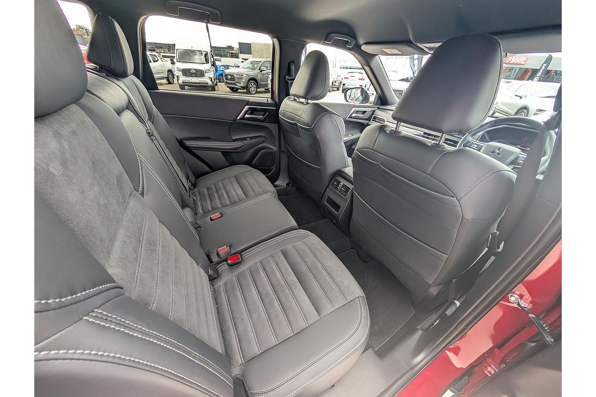 2024 Mitsubishi Outlander Black Edition ZM