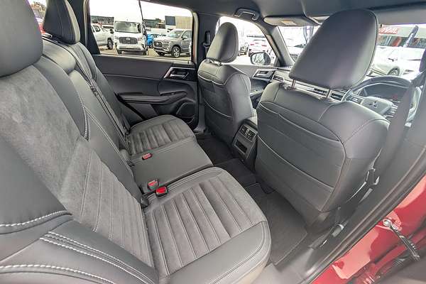 2024 Mitsubishi Outlander Black Edition ZM