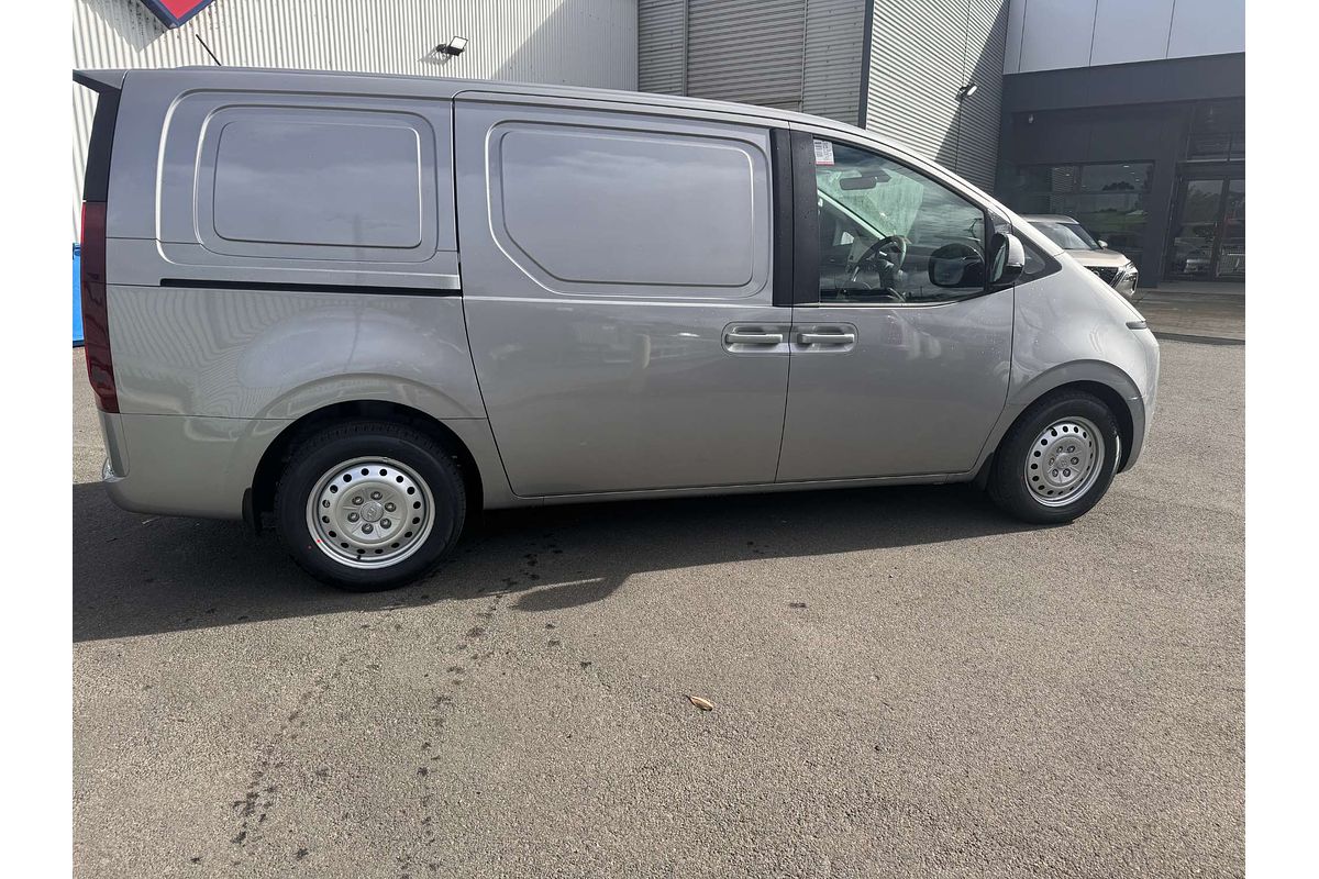 2025 Hyundai STARIA
