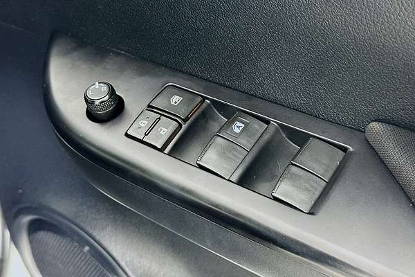 2019 Toyota HILUX SR (4x4) GUN126R MY19 4X4