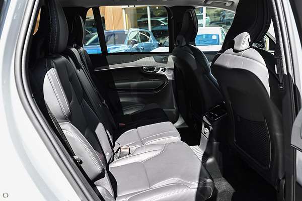 2024 Volvo XC90 Ultra T8 Plug-In Hybrid