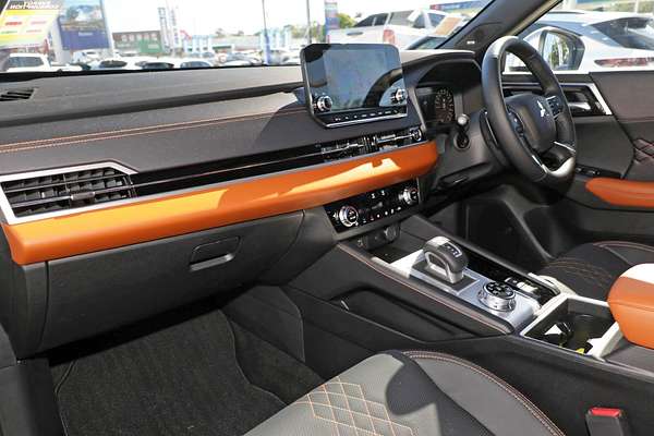2025 Mitsubishi Outlander PHEV Exceed Tourer ZM