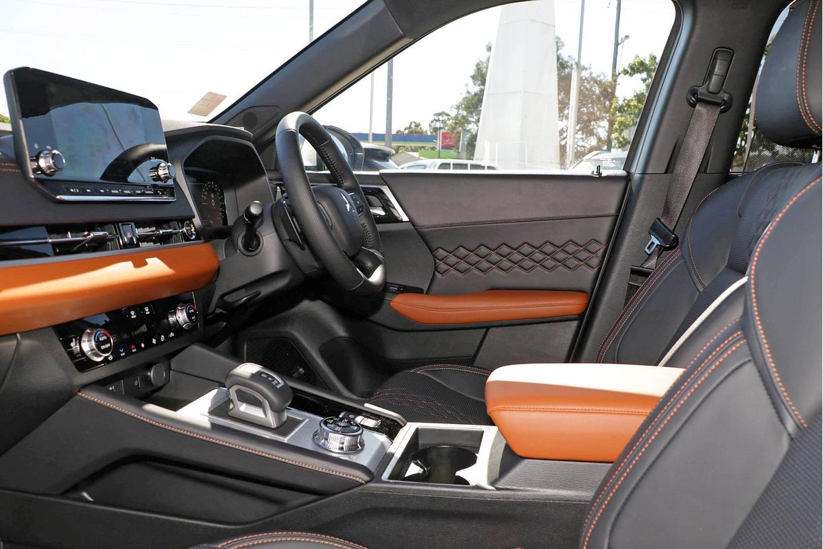 2025 Mitsubishi Outlander PHEV Exceed Tourer ZM