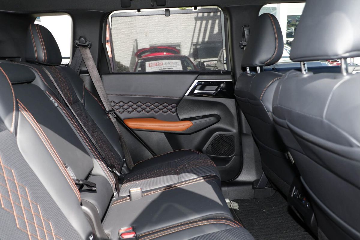 2025 Mitsubishi Outlander PHEV Exceed Tourer ZM