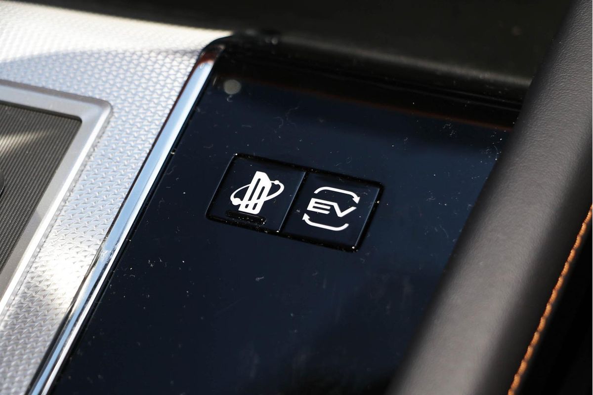 2025 Mitsubishi Outlander PHEV Exceed Tourer ZM