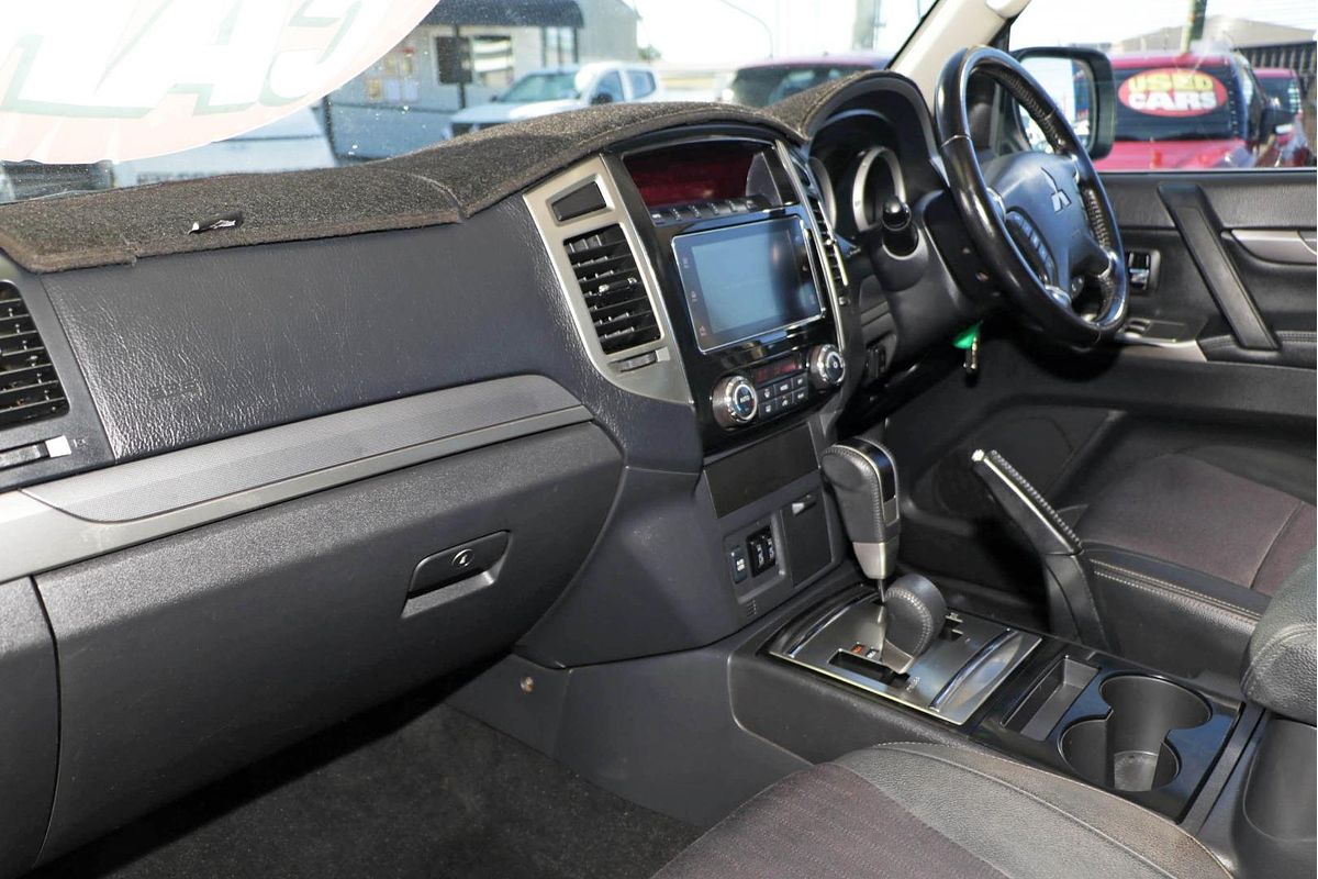 2017 Mitsubishi Pajero GLS NX