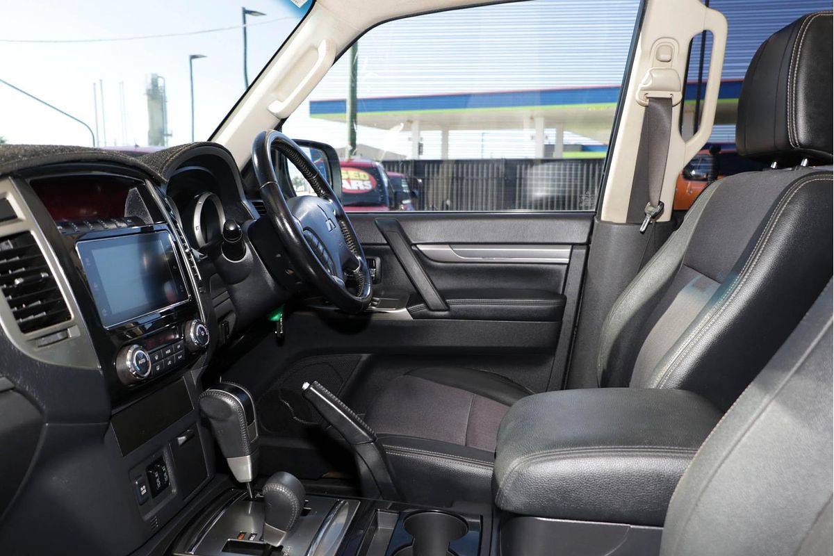 2017 Mitsubishi Pajero GLS NX