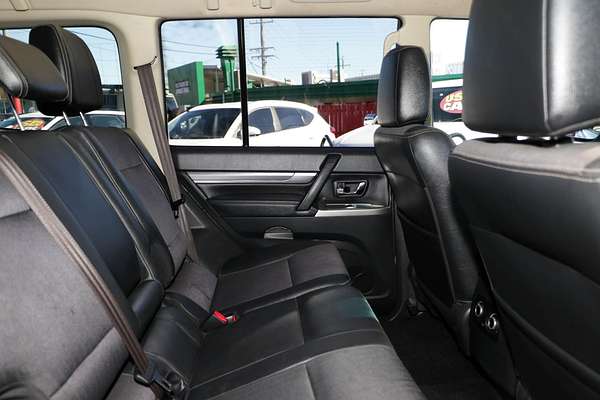 2017 Mitsubishi Pajero GLS NX