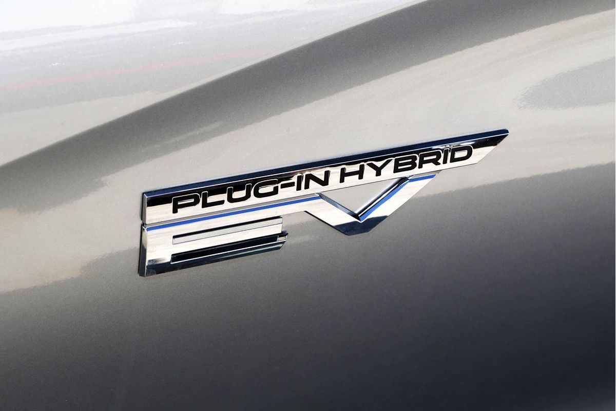 2025 Mitsubishi Outlander PHEV Exceed Tourer ZM