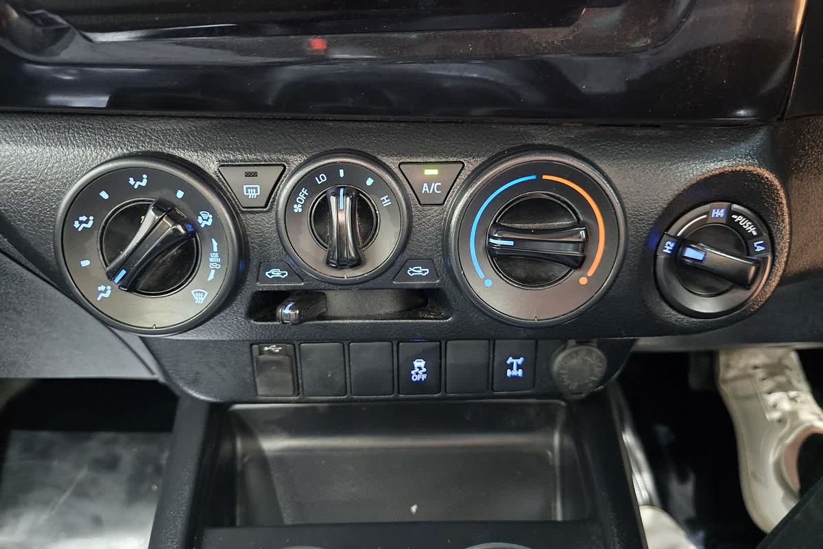 2019 Toyota Hilux SR GUN126R 4X4