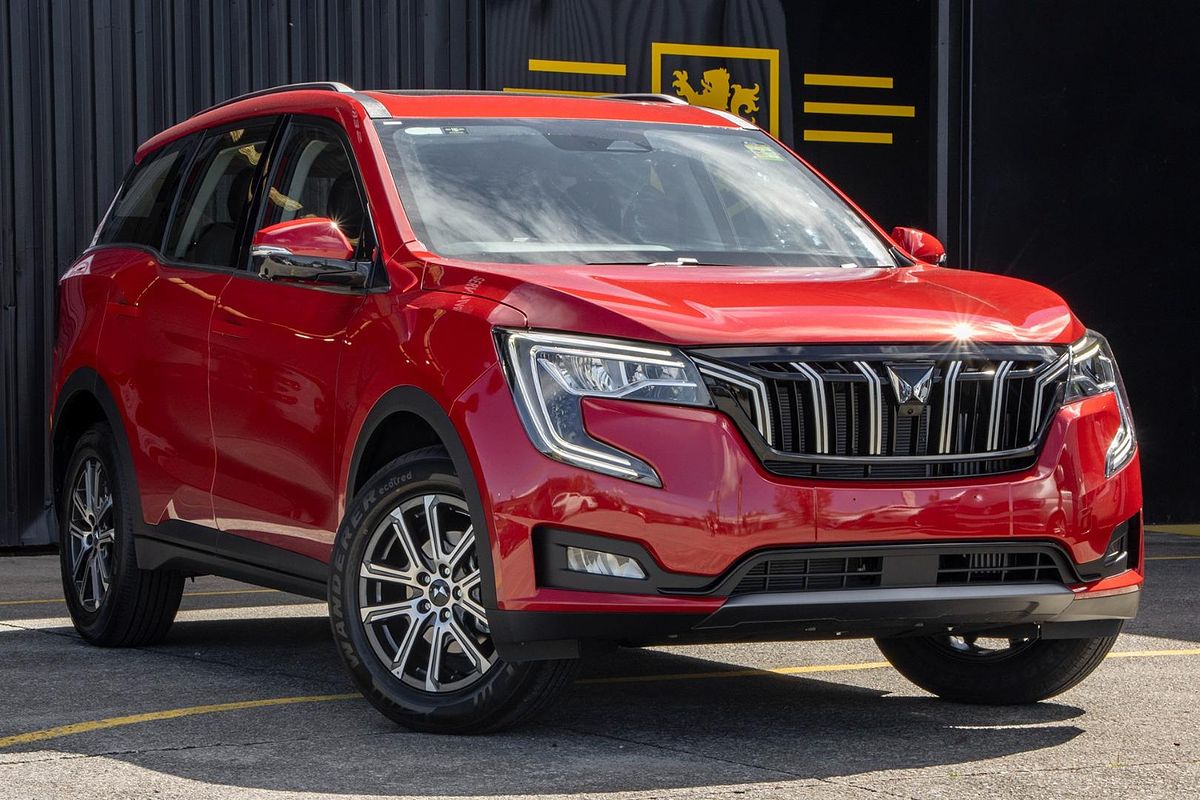 2025 Mahindra XUV700 AX7L