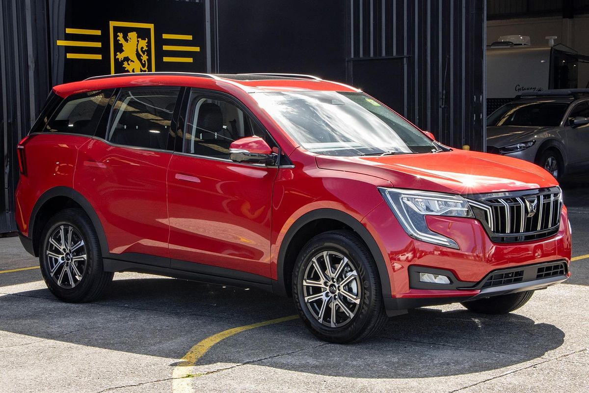 2025 Mahindra XUV700 AX7L