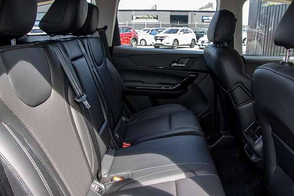 2025 Mahindra XUV700 AX7L