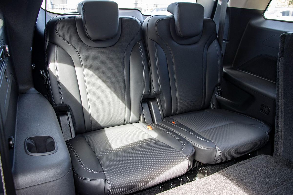 2025 Mahindra XUV700 AX7L