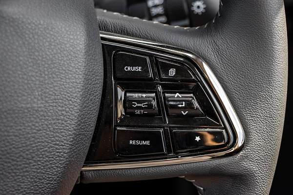 2025 Mahindra XUV700 AX7L