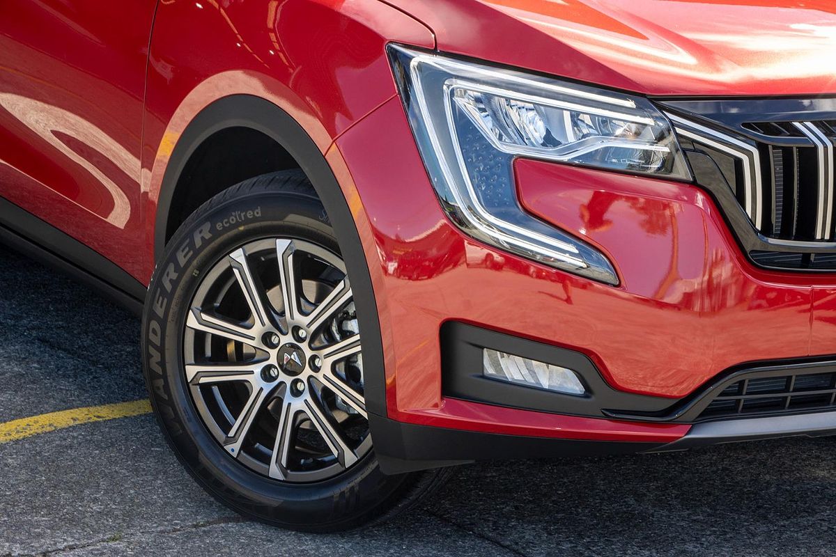 2025 Mahindra XUV700 AX7L