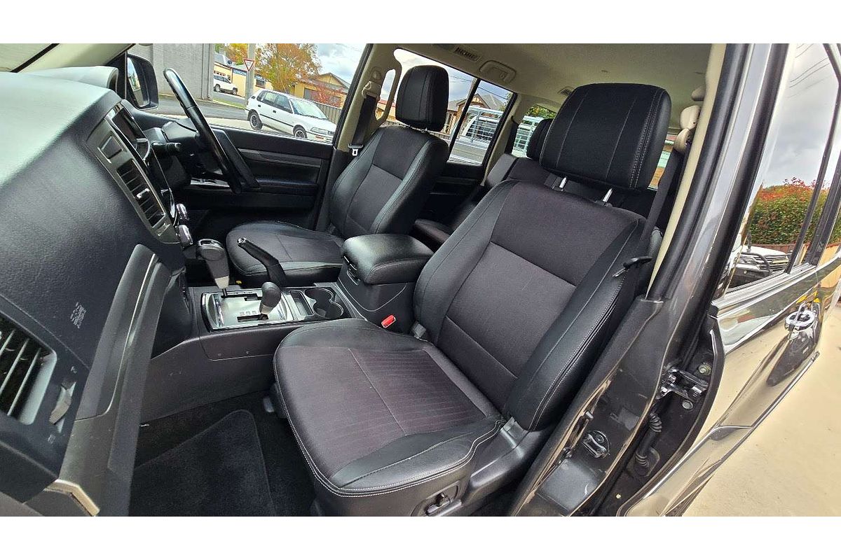 2017 Mitsubishi Pajero GLS NX