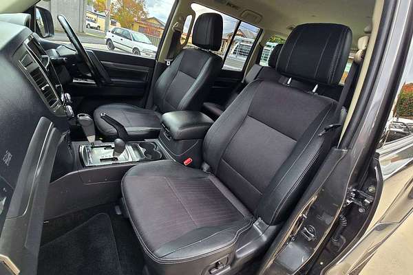 2017 Mitsubishi Pajero GLS NX