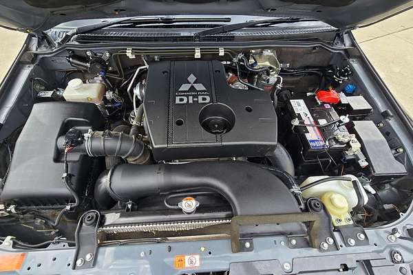 2017 Mitsubishi Pajero GLS NX