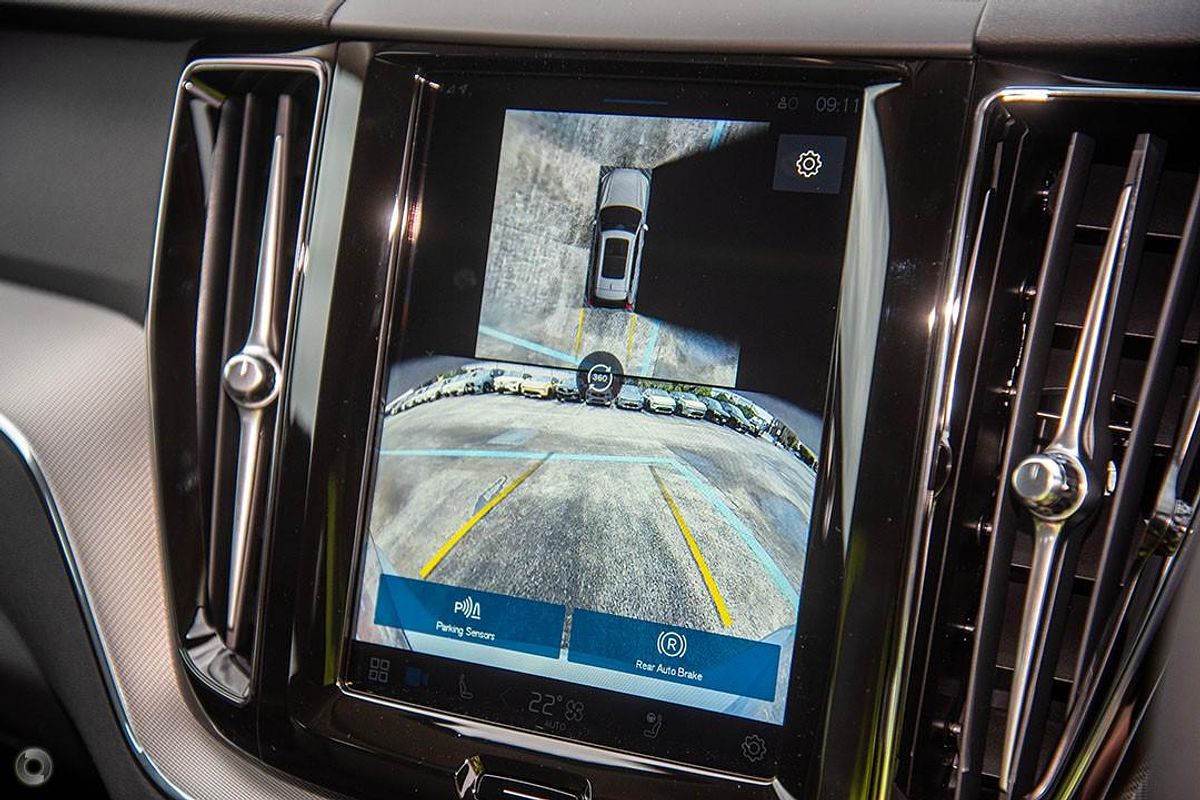 2024 Volvo XC60 Plus B5