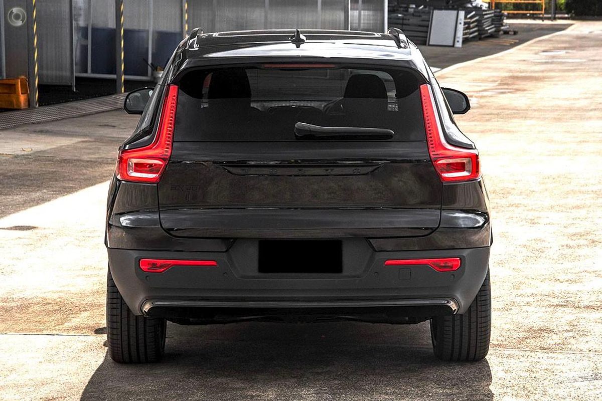2025 Volvo EX40 Black Edition