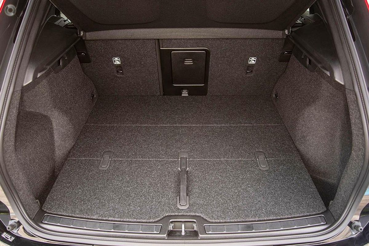 2025 Volvo EX40 Black Edition