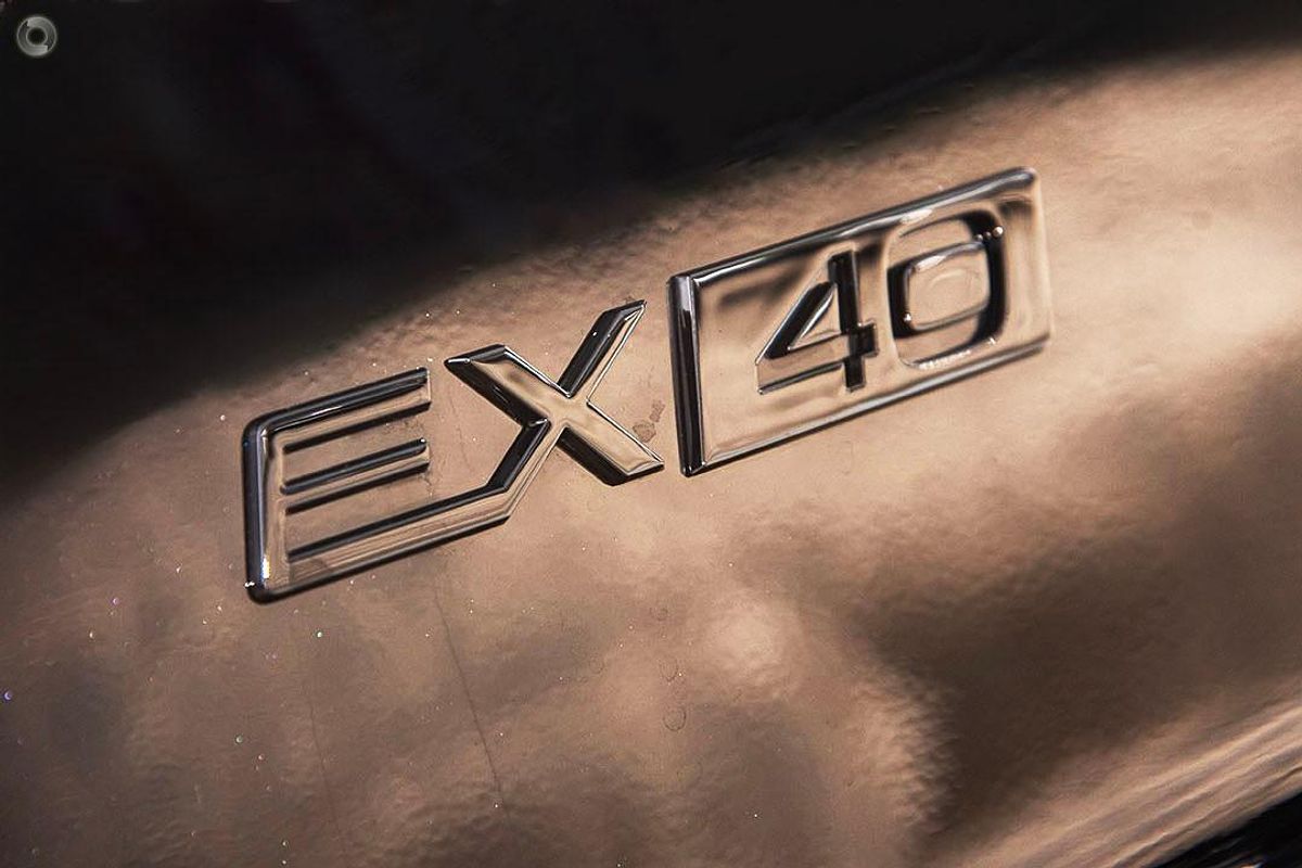 2025 Volvo EX40 Black Edition