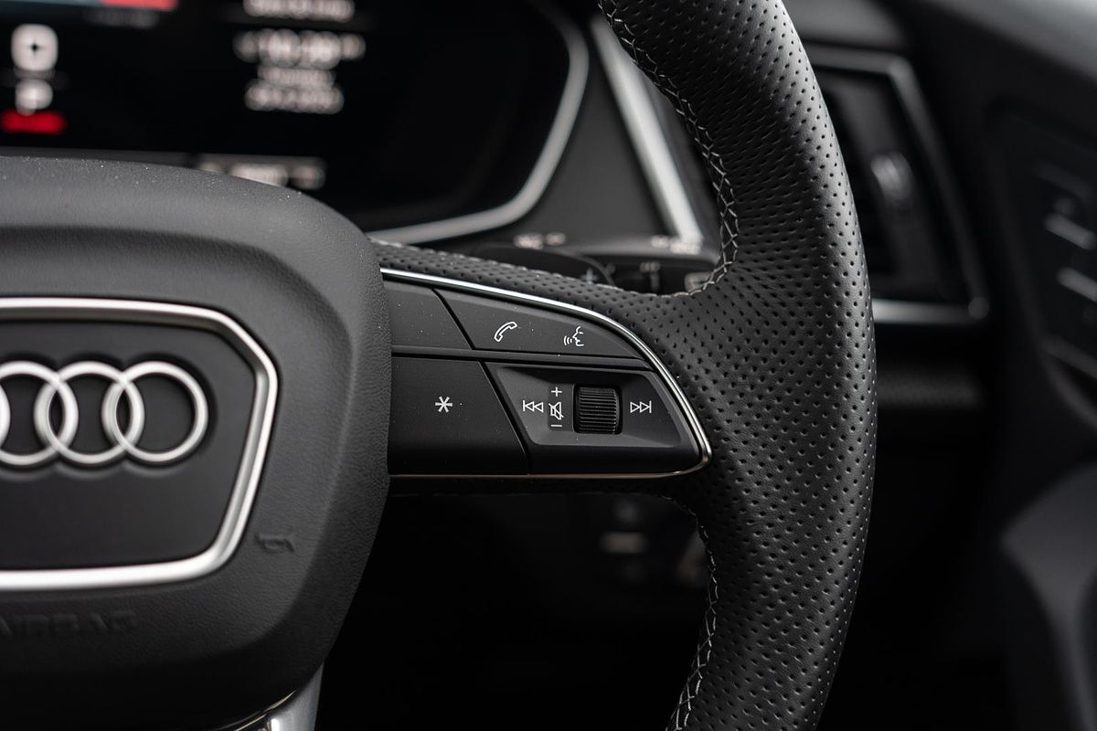 2025 Audi SQ5 TFSI FY