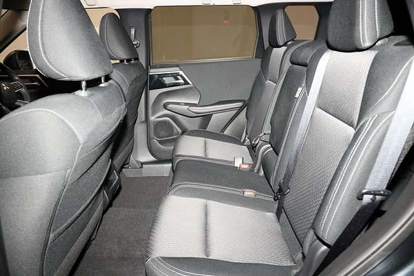 2024 Mitsubishi Outlander LS ZM