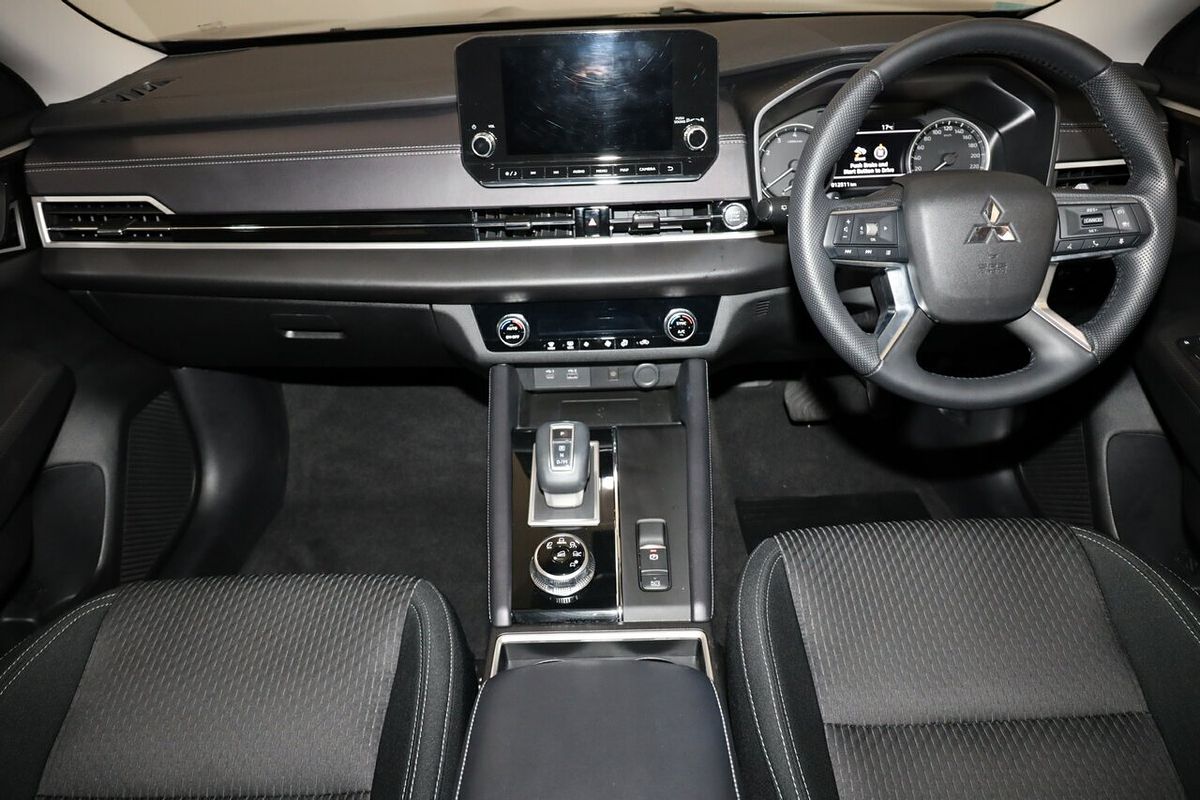 2024 Mitsubishi Outlander LS ZM